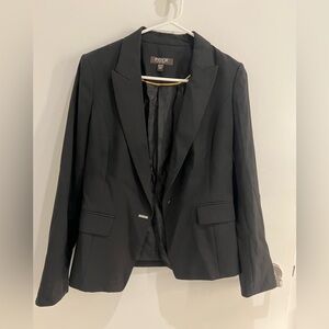 Slim fit black blazer with single button closure